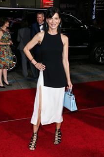 Perrey Reeves feet photo thumbnail