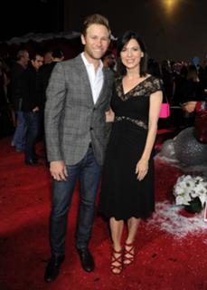 Perrey Reeves feet photo thumbnail