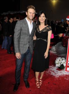 Perrey Reeves feet photo thumbnail