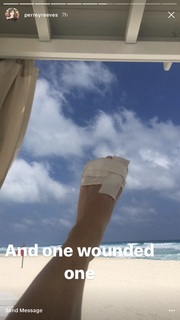 Perrey Reeves feet photo thumbnail