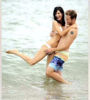 Perrey Reeves feet photo thumbnail
