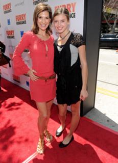 Perrey Reeves feet photo thumbnail