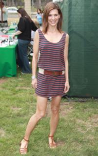 Perrey Reeves feet photo thumbnail