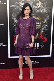 Perrey Reeves feet photo thumbnail
