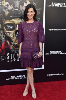 Perrey Reeves feet photo thumbnail