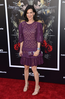 Perrey Reeves feet photo thumbnail