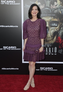 Perrey Reeves feet photo thumbnail