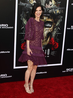 Perrey Reeves feet photo thumbnail