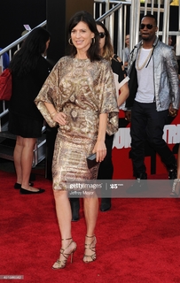 Perrey Reeves feet photo thumbnail