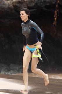 Perrey Reeves feet photo thumbnail