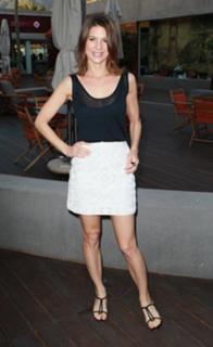 Perrey Reeves feet photo thumbnail