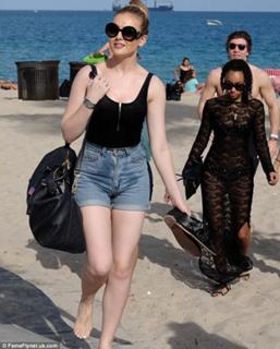 Perrie Edwards feet photo thumbnail