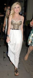 Perrie Edwards feet photo thumbnail