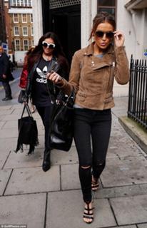 Perrie Edwards feet photo thumbnail