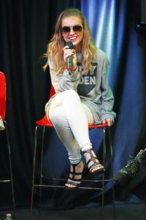 Perrie Edwards feet photo thumbnail
