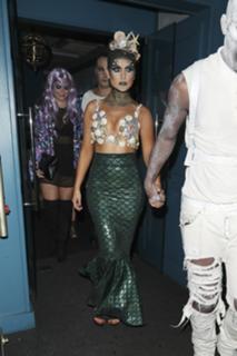 Perrie Edwards feet photo thumbnail