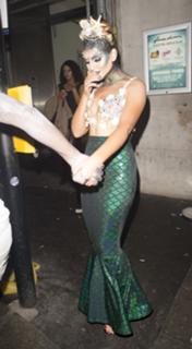 Perrie Edwards feet photo thumbnail