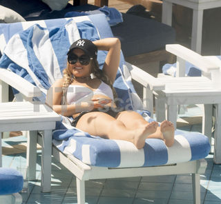 Perrie Edwards feet photo thumbnail