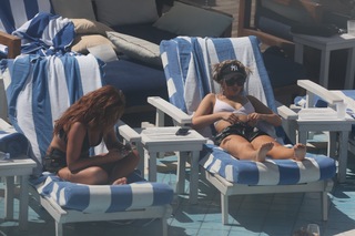 Perrie Edwards feet photo thumbnail