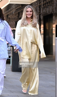 Perrie Edwards feet photo thumbnail