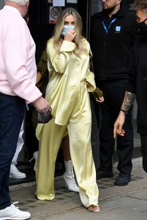 Perrie Edwards feet photo thumbnail