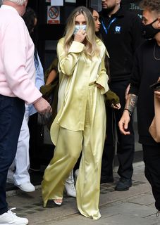 Perrie Edwards feet photo thumbnail