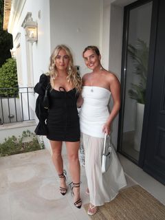Perrie Edwards feet photo 2