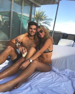 Perry Mattfeld feet photo thumbnail