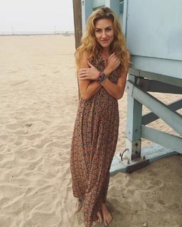 Perry Mattfeld feet photo thumbnail