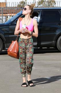 Peta Murgatroyd feet photo thumbnail