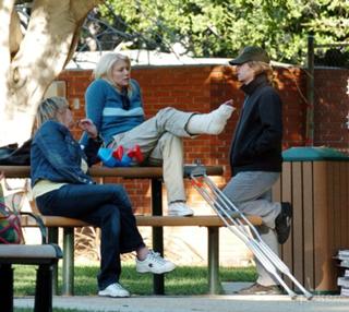 Peta Wilson feet photo thumbnail