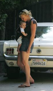 Peta Wilson feet photo thumbnail