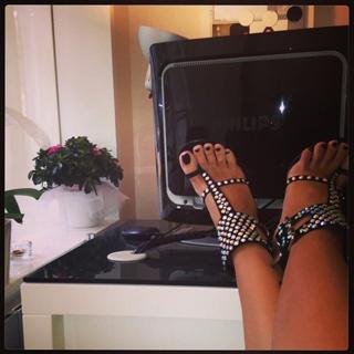 Petek Dinçöz feet photo 1