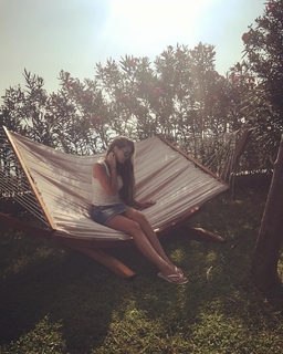 Petek Dinçöz feet photo 6