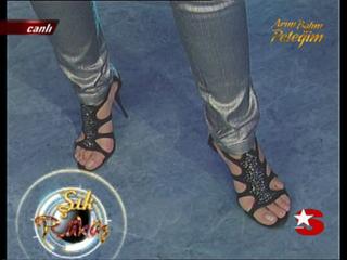 Petek Dinçöz feet photo 20