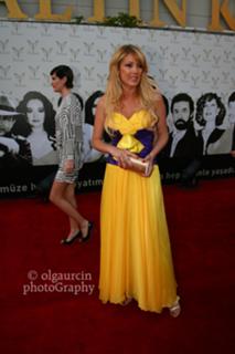 Petek Dinçöz feet photo 10