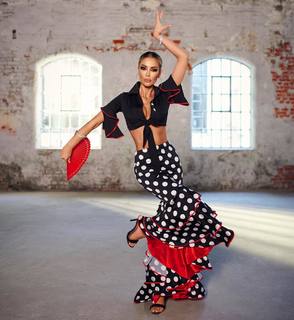 Petek Dinçöz feet photo 6