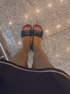 Petek Dinçöz feet photo 18