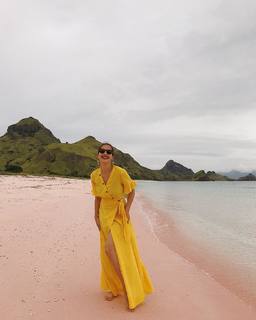 Pevita Pearce feet photo 8