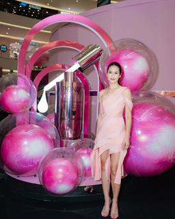 Pevita Pearce feet photo 15