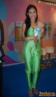 Pevita Pearce feet photo 6