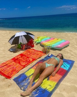 Peyton Elizabeth Lee feet photo 2