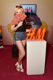 Peyton List feet photo thumbnail