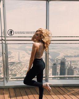 Peyton List feet photo thumbnail