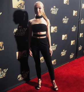 Peyton List feet photo thumbnail