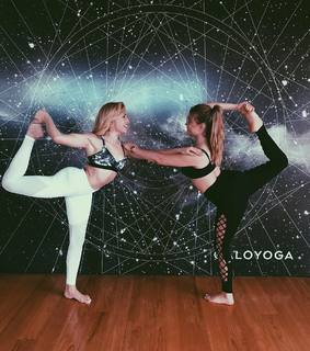 Peyton List feet photo thumbnail
