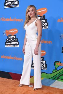 Peyton List feet photo thumbnail