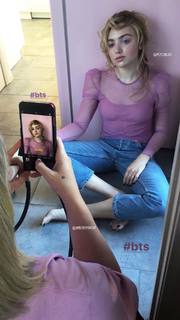 Peyton List feet photo thumbnail