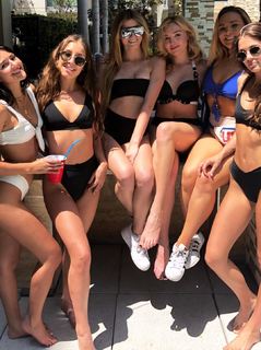 Peyton List feet photo thumbnail