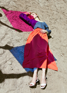 Peyton List feet photo thumbnail